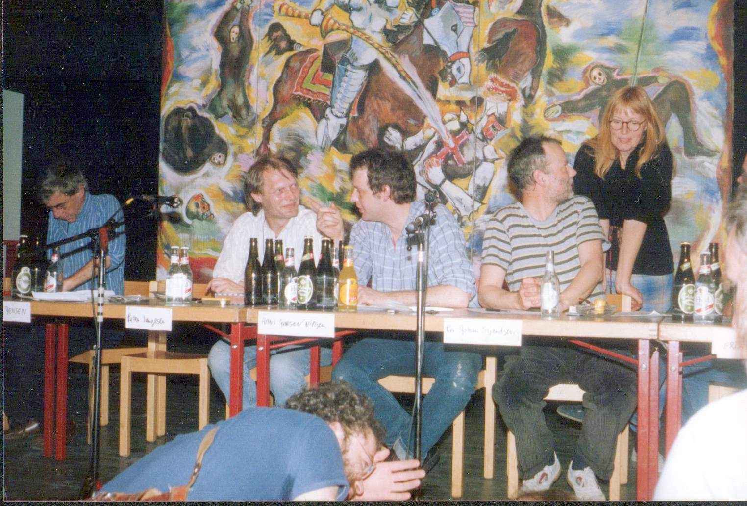 Debatpanel. Jesper Jensen, Peter laugesen, Per Johan Svendsen, Erik Hagens, Annie Hedvard (Er Stilheden Permanent. Ahlefeldtsgade, København 1986).