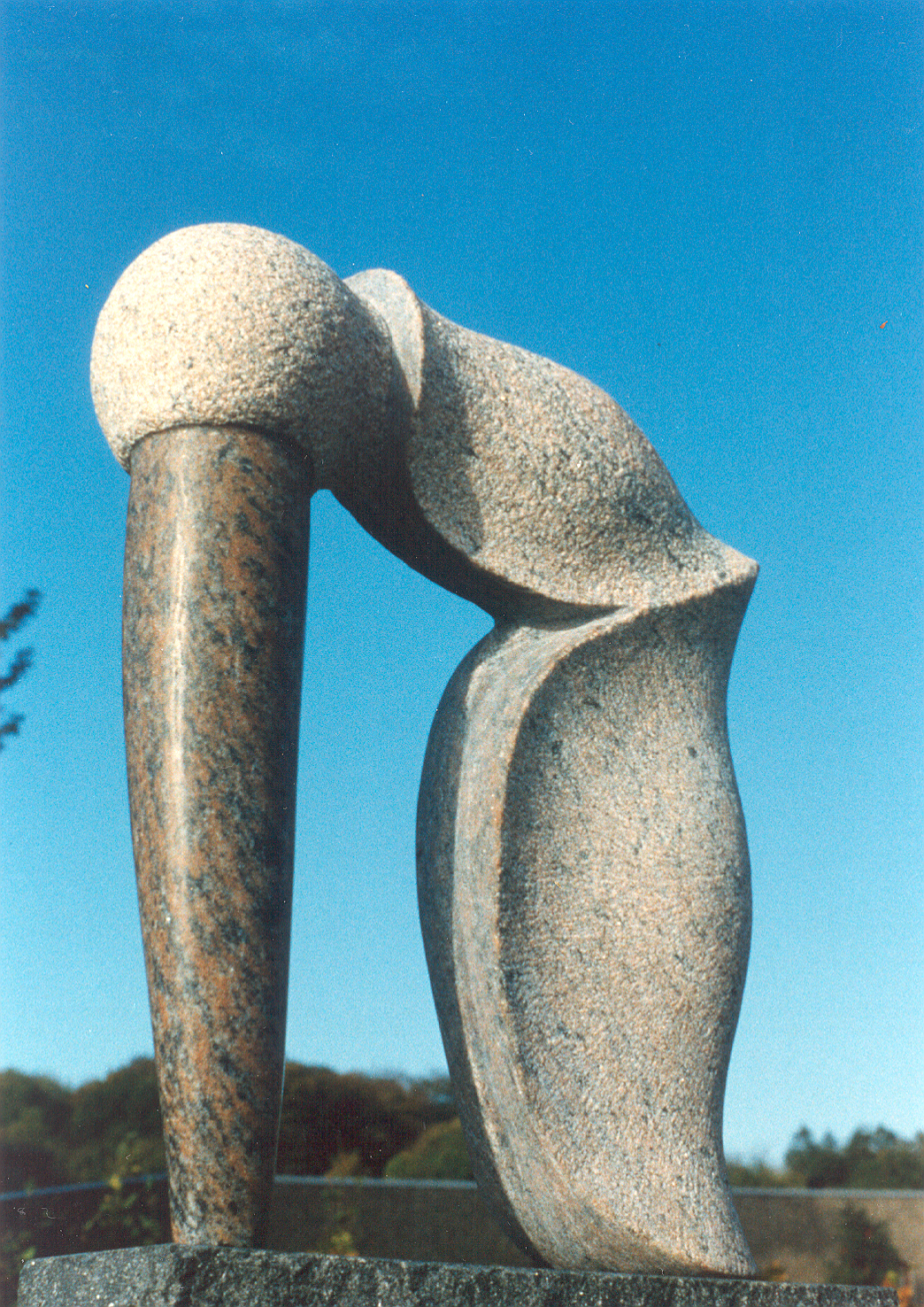 Portskitse. Granit. Steen Krarup Jensen. Dateret 1990.