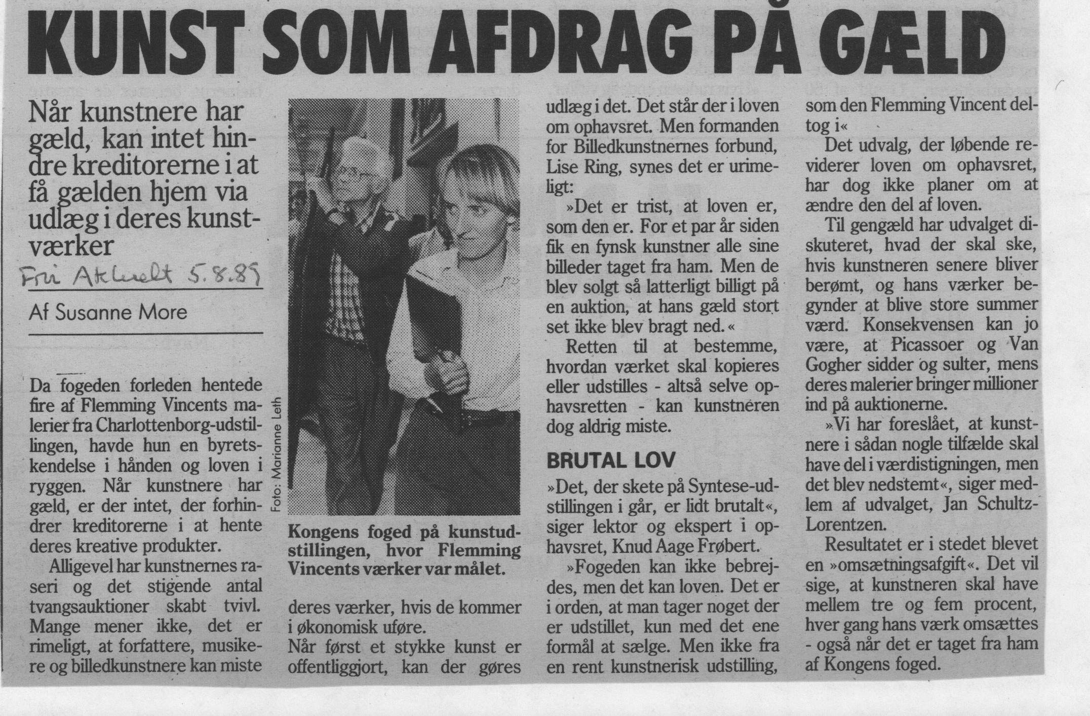 Kunst som afdrag på gæld. Omtale (Retssag. Den lange rejse. Charlottenborg 1989, København). Susanne More. Det Fri Aktuelt.